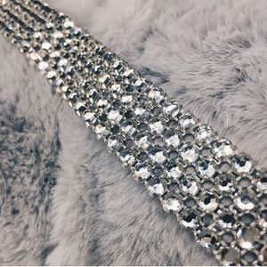 Crystal choker necklace